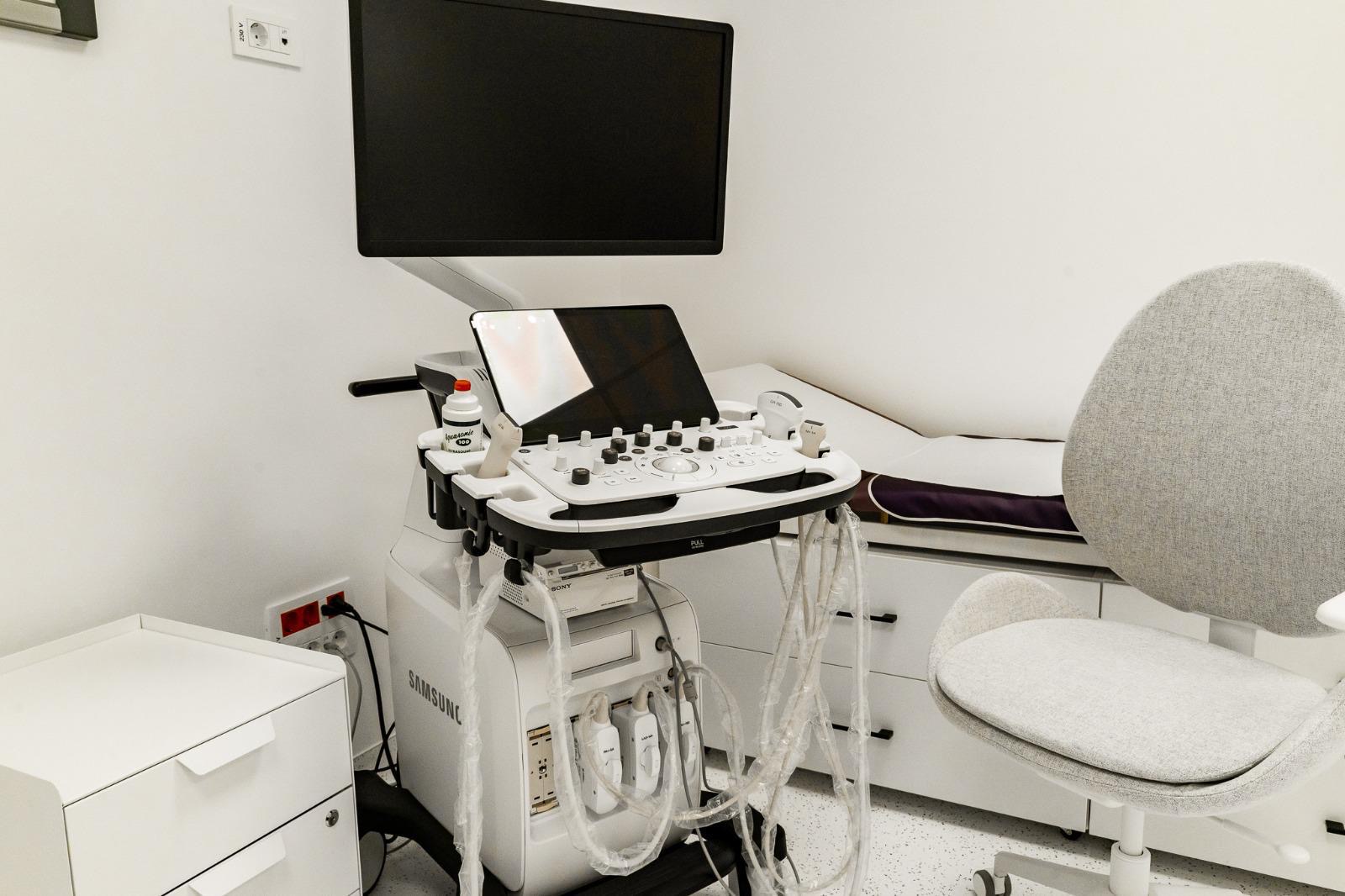 Cabinetul de ecografie KindMedica, cu echipament medical Samsung